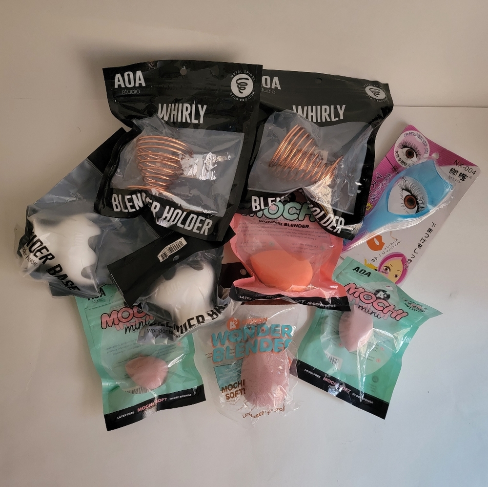 Makeup sponges and holder bundle